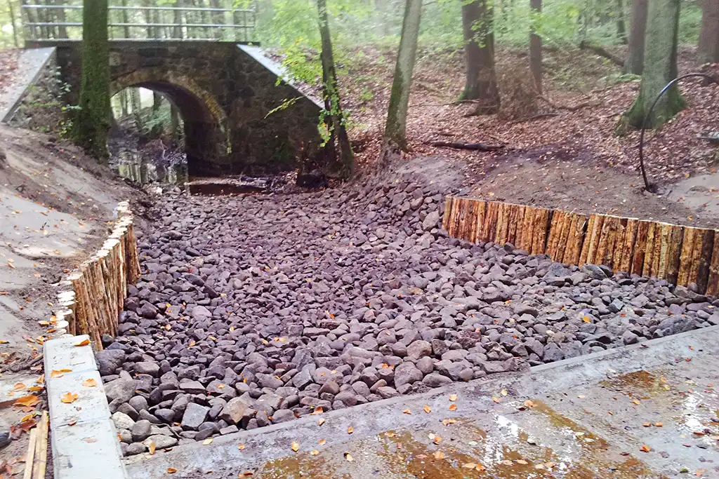 Wehranlage im Polzowkanal am Dagowsee